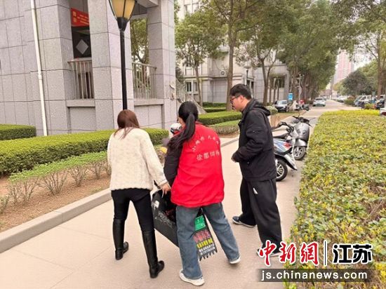 整治乱停乱放。盐渎街道 供图 整治乱停乱放。盐渎街道 供图