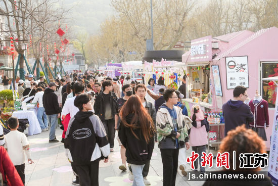 少年淘书派对活动现场。孙权 摄