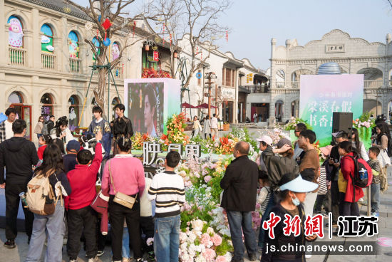 少年淘书派对活动现场。孙权 摄