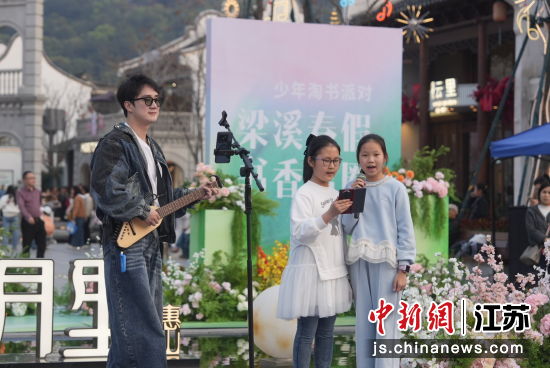 少年淘书派对活动现场。孙权 摄