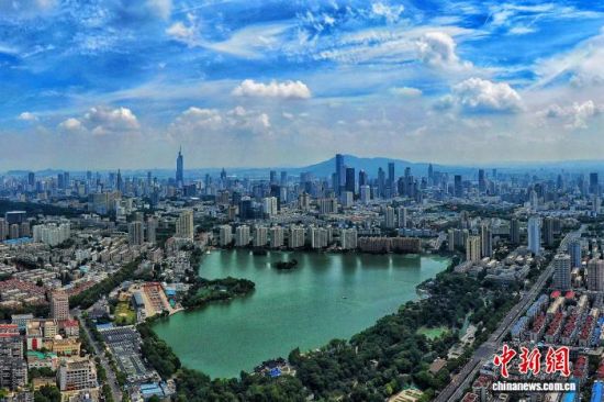航拍南京城。 中新社记者 泱波 摄 航拍南京城。 中新社记者 泱波 摄