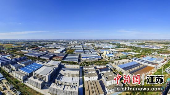 东台市始终把优化营商环境作为推动高质量发展的重要抓手,以“东台最懂你”的服务理念为引领,聚焦企业发展全生命周期需求,全力为企业松绑减负、为发展赋能增效。东台市委宣传部 供图 东台市始终把优化营商环境作为推动高质量发展的重要抓手,以“东台最懂你”的服务理念为引领,聚焦企业发展全生命周期需求,全力为企业松绑减负、为发展赋能增效。东台市委宣传部 供图