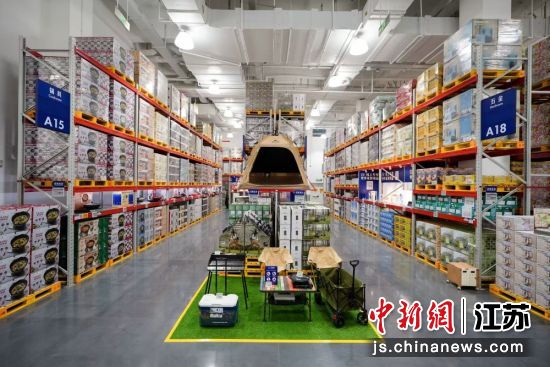 山姆会员商店无锡惠山店内部货品陈列。惠山区商务局 供图 山姆会员商店无锡惠山店内部货品陈列。惠山区商务局 供图