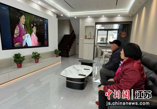 搬进新居的居民。盐城经开区党政办 供图 搬进新居的居民。盐城经开区党政办 供图