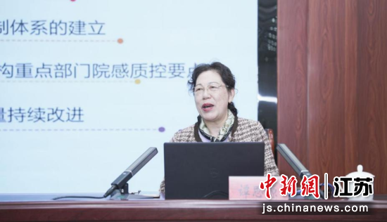 谭思源为参训人员作专题辅导。蔡群 摄 谭思源为参训人员作专题辅导。蔡群 摄