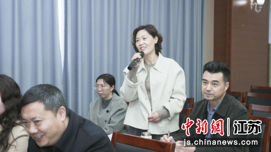 参训人员提问。蔡群 摄 参训人员提问。蔡群 摄