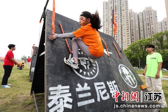 2026泰兰尼斯-斯巴达勇士儿童赛(无锡梁溪站)现场。无锡市梁溪文旅发展集团 供图 2026泰兰尼斯-斯巴达勇士儿童赛(无锡梁溪站)现场。无锡市梁溪文旅发展集团 供图
