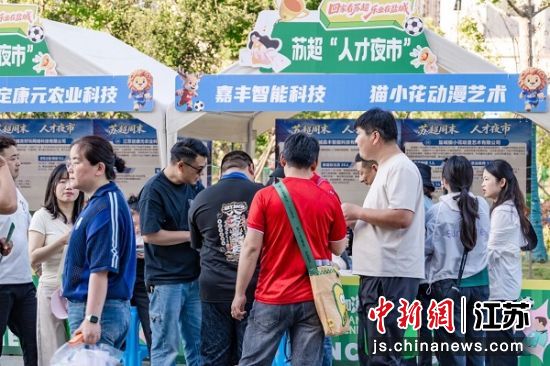 �γ����С��ճ������´�����ɫ���˲�ҹ�С����γ�������� ��ͼ
