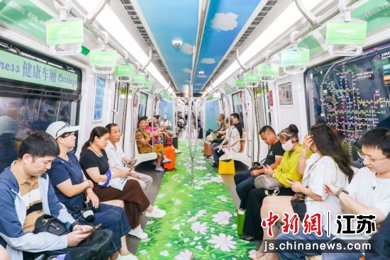 苏州地铁11号线“健康车厢”。 昆山杜克大学 供图 苏州地铁11号线“健康车厢”。 昆山杜克大学 供图