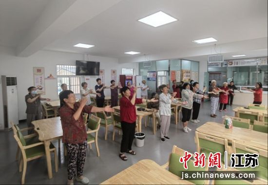 长者幸福食堂每日为老人提供优惠餐食。潘黄街道 供图 长者幸福食堂每日为老人提供优惠餐食。潘黄街道 供图