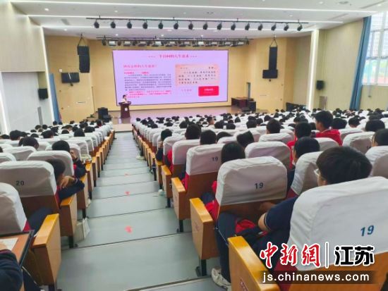 《争做王杰式好少年》红色主题报告现场。铜山区委宣传部 供图 《争做王杰式好少年》红色主题报告现场。铜山区委宣传部 供图