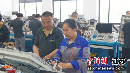 装配钳工、装配电工专项培训班。陆纪斌 摄 装配钳工、装配电工专项培训班。陆纪斌 摄