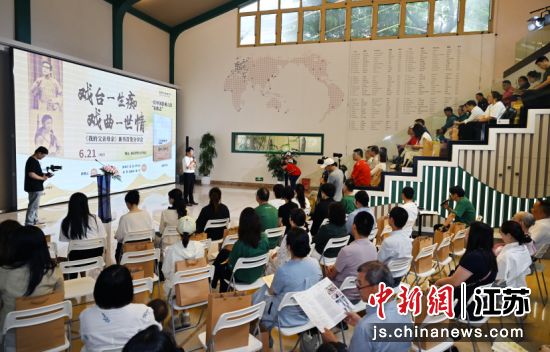 《我的父亲母亲》新书首发分享会现场。范素丽 摄 《我的父亲母亲》新书首发分享会现场。范素丽 摄