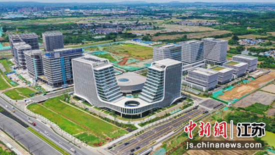 航拍南航国际创新港部分投用的建筑。中交三航局 供图 航拍南航国际创新港部分投用的建筑。中交三航局 供图