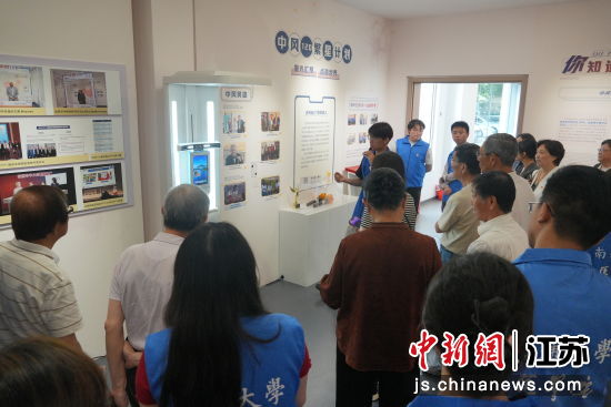 南通大学医学院脑卒中志愿服务实践团走进通大附院中风博物馆。南通大学医学院 供图 南通大学医学院脑卒中志愿服务实践团走进通大附院中风博物馆。南通大学医学院 供图