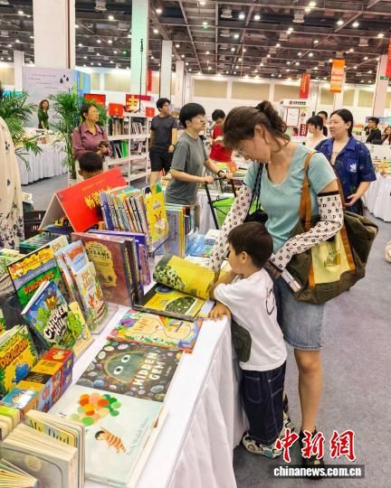 第十六届江苏书展7月6日在苏州国际博览中心落下帷幕,图为展馆一角。常慕城 摄 第十六届江苏书展7月6日在苏州国际博览中心落下帷幕,图为展馆一角。常慕城 摄