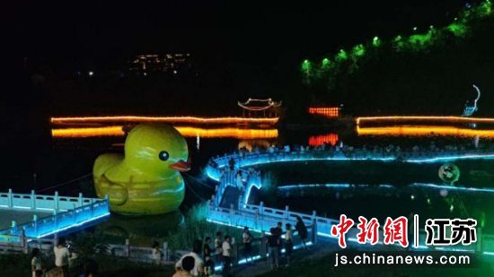 东华山景区夜景。郭嫽 摄 东华山景区夜景。郭嫽 摄