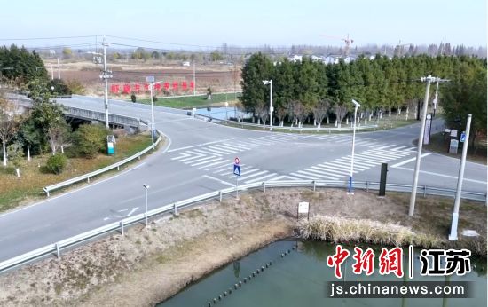 长青线整治后的路口。盐城市公安局 供图 长青线整治后的路口。盐城市公安局 供图