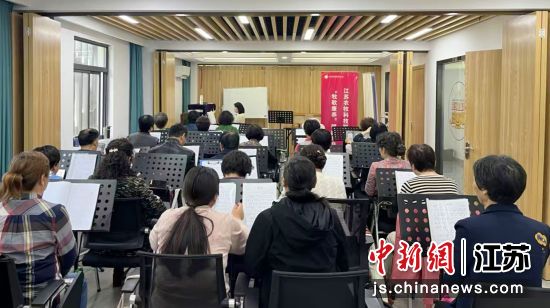 老年兴趣课程。江苏农牧科技职业学院 供图 老年兴趣课程。江苏农牧科技职业学院 供图