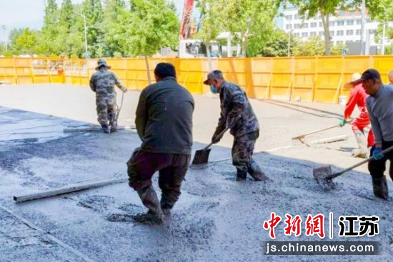 九里社区完成2860平方米路面硬化。九里街道 供图 九里社区完成2860平方米路面硬化。九里街道 供图