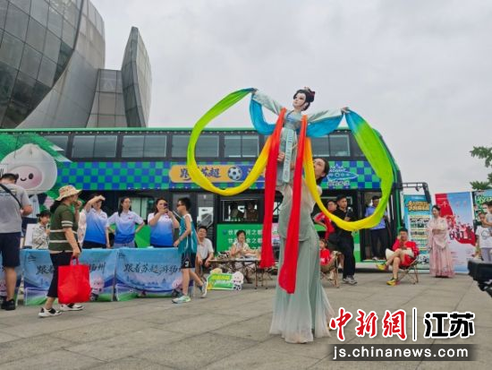 活动现场,精彩节目轮番上演。朱梓 摄 活动现场,精彩节目轮番上演。朱梓 摄