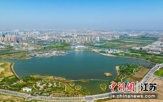 凤依湖美丽风光。盐城经开区党政办 供图 凤依湖美丽风光。盐城经开区党政办 供图
