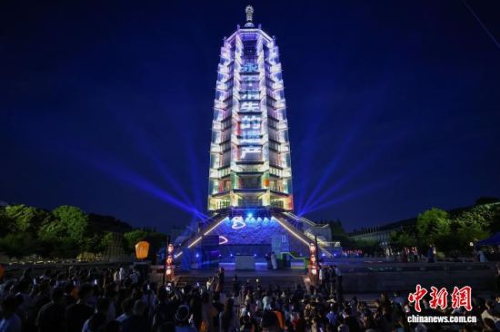 22日晚,2026“永不消失的遗产”全球创客大赛在南京收官。中新网记者 泱波 摄 22日晚,2026“永不消失的遗产”全球创客大赛在南京收官。中新网记者 泱波 摄