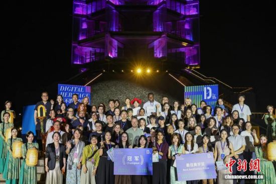 22日晚,2026“永不消失的遗产”全球创客大赛在南京收官。中新网记者 泱波 摄 22日晚,2026“永不消失的遗产”全球创客大赛在南京收官。中新网记者 泱波 摄