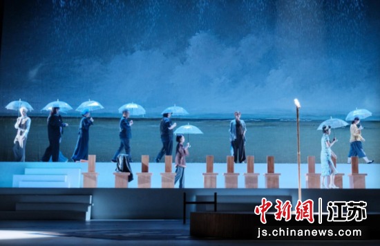 舞台剧《她们》。央华戏剧 供图 舞台剧《她们》。央华戏剧 供图