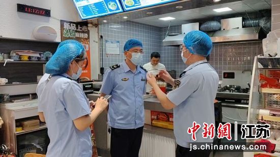 执法检查现场。张钦茗 摄 执法检查现场。张钦茗 摄