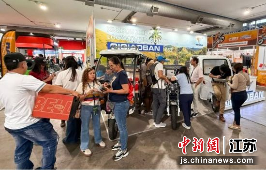国际展会上国产电动车备受多国客商青睐。路硕 摄 国际展会上国产电动车备受多国客商青睐。路硕 摄