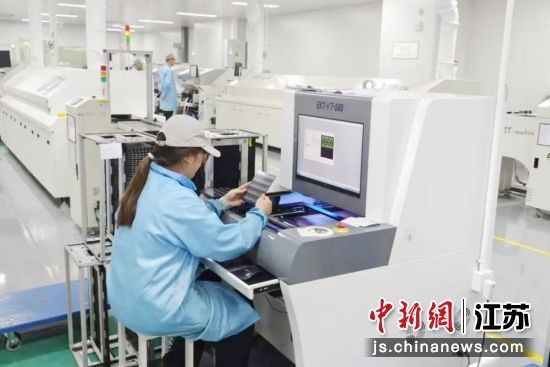 盐城环科城企业生产车间。亭湖区融媒体中心 供图 盐城环科城企业生产车间。亭湖区融媒体中心 供图