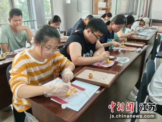 非遗体验活动现场。 机场社区 供图 非遗体验活动现场。 机场社区 供图