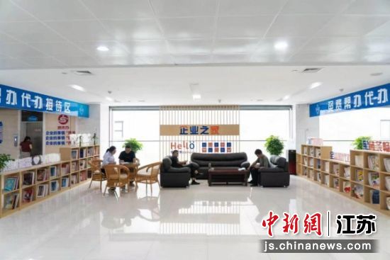 “企业之家”免费帮办代办接待区。武佩剑 摄 “企业之家”免费帮办代办接待区。武佩剑 摄