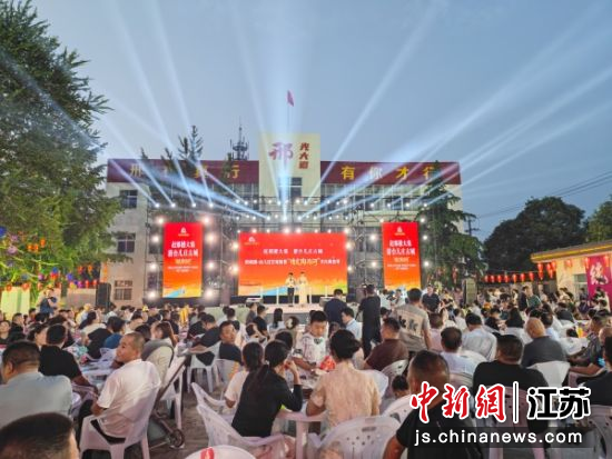 邢楼镇联合台儿庄古城举办首届“情定陶沟河”文化美食周。王煌 摄 邢楼镇联合台儿庄古城举办首届“情定陶沟河”文化美食周。王煌 摄