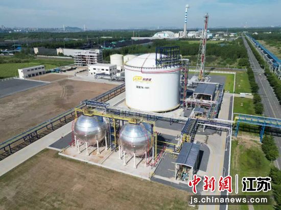 安德福能源化工基地的液氨储罐。邮储银行江苏省分行 供图 安德福能源化工基地的液氨储罐。邮储银行江苏省分行 供图