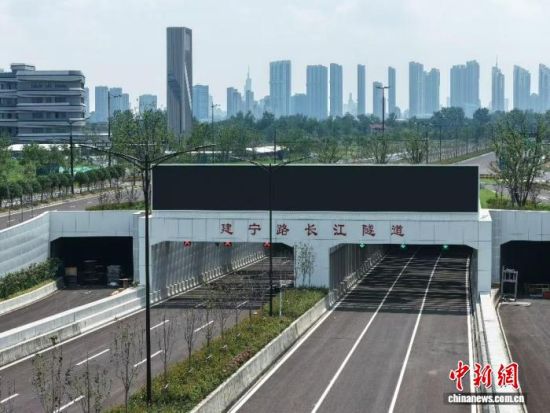 20日,南京建宁路长江隧道建成通车。 南京市公共工程建设中心 供图 20日,南京建宁路长江隧道建成通车。 南京市公共工程建设中心 供图