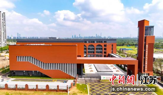 由中铁四局承建的南京外国语学校江北新区学校全面完工。 卢勇龙 摄 由中铁四局承建的南京外国语学校江北新区学校全面完工。 卢勇龙 摄