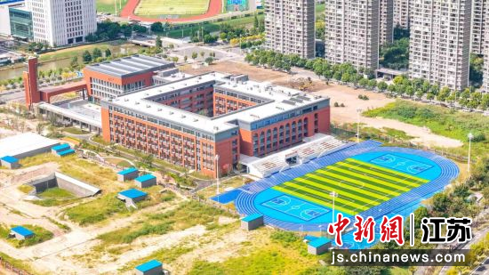 航拍校园全貌。 卢勇龙 摄 航拍校园全貌。 卢勇龙 摄
