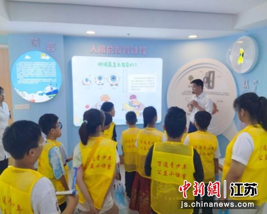 孩子们学习爱眼护眼知识。黄楼街道 供图 孩子们学习爱眼护眼知识。黄楼街道 供图