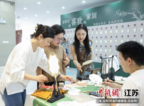 文创产品展示。无锡空港经济开发区(硕放街道) 供图 文创产品展示。无锡空港经济开发区(硕放街道) 供图