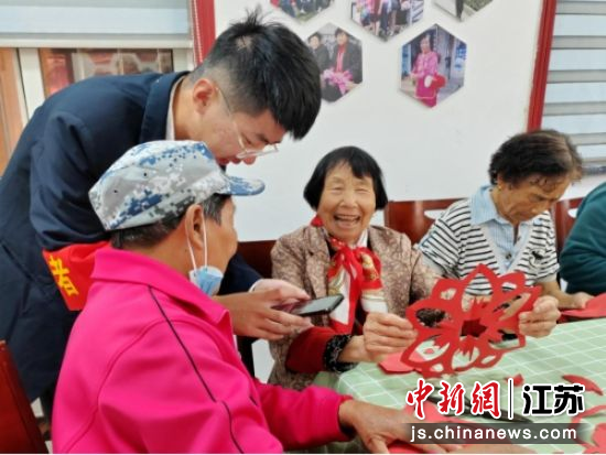养老服务站开设手工制作课程。金山桥街道 供图 养老服务站开设手工制作课程。金山桥街道 供图