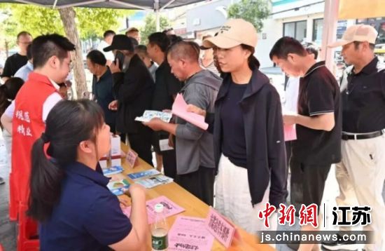 招聘会现场。赵鹏 摄 招聘会现场。赵鹏 摄