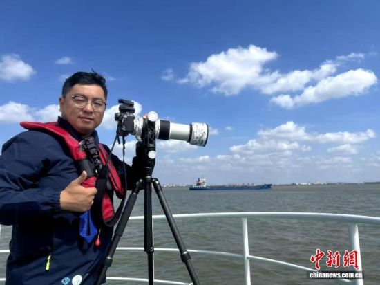 姜盟参加长江流域考察活动。(资料图)受访人供图 姜盟参加长江流域考察活动。(资料图)受访人供图