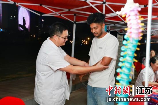 中医体验摊位。云龙区委宣传部 供图 中医体验摊位。云龙区委宣传部 供图