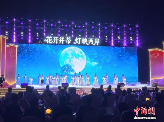 第六届海峡两岸青年文化月闭幕仪式在江苏昆山举行。 中新网记者 钟升 摄 第六届海峡两岸青年文化月闭幕仪式在江苏昆山举行。 中新网记者 钟升 摄