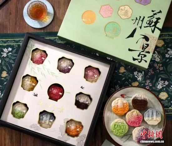 临近2026年中秋,中国不少城市的专属IP月饼悄然上市。图为“苏州八景”月饼。 赵超臣 摄 临近2026年中秋,中国不少城市的专属IP月饼悄然上市。图为“苏州八景”月饼。 赵超臣 摄