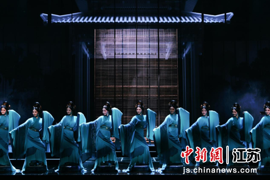 图为演出剧照。南京市演艺集团 供图 图为演出剧照。南京市演艺集团 供图