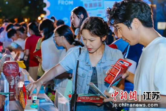 民众参与文化旅游推广活动。中新网记者 泱波 摄 民众参与文化旅游推广活动。中新网记者 泱波 摄