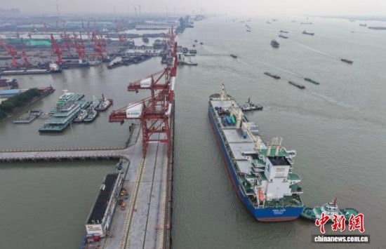 9月23日,江苏开通到墨西哥的首条集装箱新航线(无人机照片)。米秋健 摄 9月23日,江苏开通到墨西哥的首条集装箱新航线(无人机照片)。米秋健 摄
